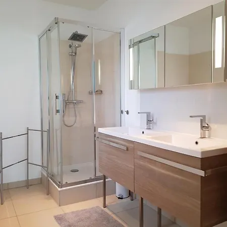 Hypercentre, 137m2, 4 Chambres, Parking, Balcon *