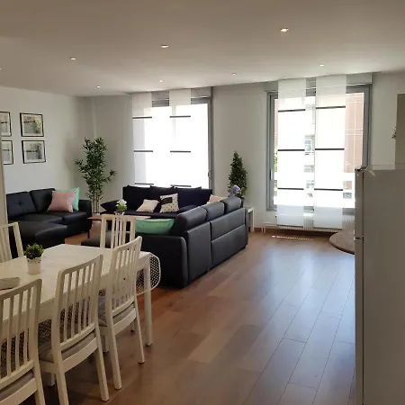 Hypercentre, 137m2, 4 Chambres, Parking, Balcon